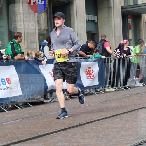 13.09.2026 - 21. swb-Marathon Bremen Strokosch-Dieckow http://msf.ph/oto/10321433 13.09.2026 10:59:06 Ziel 10147, 10377, 10492, 10745, 10922, 11086, 11125, 11151, 11207, 11301, 11302, 11500, 11519, 11594, 11873, 12118, 12267, 12295, 12481, 12537, 12541, 10254, 10383, 10415, 10427, 10477, 10485, 10668, 10787, 10794, 10832, 10843, 10948, 11034, 11267, 11278, 11602, 11913, 12015, 12127, 12130, 12131, 12176, 12200, 12271, 12297, 12414 meine-sportfotos.de