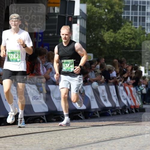 13.09.2026 - 21. swb-Marathon Bremen Strokosch-Dieckow http://msf.ph/oto/10321446 13.09.2026 13:08:58 Ziel 715, 3110, 3276, 4033, 4082, 4888, 5377, 5424, 6842, 7064, 7121, 8555, 9084, 9240, 9411, 9702, 2287, 2291, 2909, 4384, 4898, 5383, 7262, 8120, 8830, 10044 meine-sportfotos.de