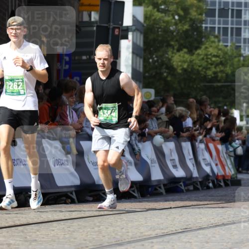 13.09.2026 - 21. swb-Marathon Bremen Strokosch-Dieckow http://msf.ph/oto/10321463 13.09.2026 13:08:58 Ziel 715, 3110, 3276, 4033, 4082, 4888, 5377, 5424, 6842, 7064, 7121, 8555, 9084, 9240, 9411, 9702, 2287, 2291, 2909, 4384, 4898, 5383, 7262, 8120, 8830, 10044 meine-sportfotos.de