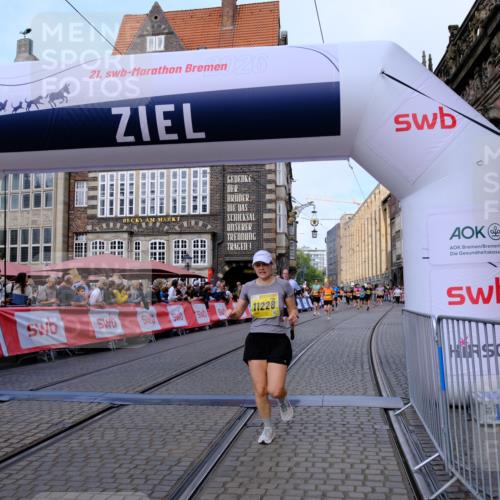 13.09.2026 - 21. swb-Marathon Bremen Tim E. http://msf.ph/oto/10321500 13.09.2026 10:59:01 Ziel 10254, 10485, 10794, 10832, 10878, 10948, 11030, 11189, 11228, 11488, 11743, 11955, 12176, 12237, 12320, 12499, 12505 meine-sportfotos.de