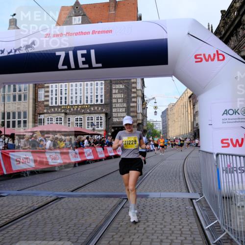 13.09.2026 - 21. swb-Marathon Bremen Tim E. http://msf.ph/oto/10321515 13.09.2026 10:59:02 Ziel 10254, 10485, 10794, 10832, 10948, 11030, 11189, 11228, 11488, 11743, 11955, 12176, 12237, 12320, 12414, 12505 meine-sportfotos.de