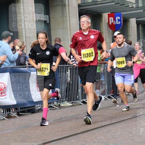 13.09.2026 - 21. swb-Marathon Bremen Strokosch-Dieckow http://msf.ph/oto/10321538 13.09.2026 10:59:09 Ziel 10147, 10377, 10492, 10745, 10922, 11086, 11125, 11151, 11207, 11301, 11302, 11500, 11519, 11594, 11873, 12267, 12295, 12481, 12527, 12537, 12541, 10254, 10383, 10415, 10427, 10477, 10485, 10668, 10787, 10794, 10832, 10843, 10948, 11034, 11125, 11267, 11278, 11301, 11302, 11602, 11913, 12015, 12118, 12127, 12130, 12131, 12176, 12200, 12271, 12297, 12414 meine-sportfotos.de