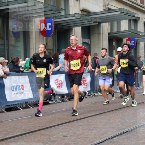 13.09.2026 - 21. swb-Marathon Bremen Strokosch-Dieckow http://msf.ph/oto/10321581 13.09.2026 10:59:09 Ziel 10147, 10377, 10492, 10745, 10922, 11086, 11125, 11151, 11207, 11301, 11302, 11500, 11519, 11594, 11873, 12267, 12295, 12481, 12527, 12537, 12541, 10254, 10383, 10415, 10427, 10477, 10485, 10668, 10787, 10794, 10832, 10843, 10948, 11034, 11125, 11267, 11278, 11301, 11302, 11602, 11913, 12015, 12118, 12127, 12130, 12131, 12176, 12200, 12271, 12297, 12414 meine-sportfotos.de