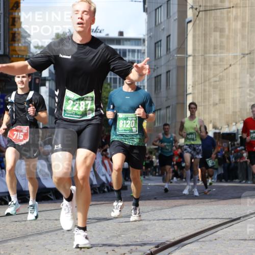 13.09.2026 - 21. swb-Marathon Bremen Strokosch-Dieckow http://msf.ph/oto/10321608 13.09.2026 13:09:01 Ziel 715, 3110, 3276, 4033, 4888, 5377, 6842, 7064, 7121, 8555, 9084, 9240, 9411, 9702, 9867, 1241, 2287, 2291, 2909, 4898, 5383, 8120, 8830, 9904, 10044 meine-sportfotos.de