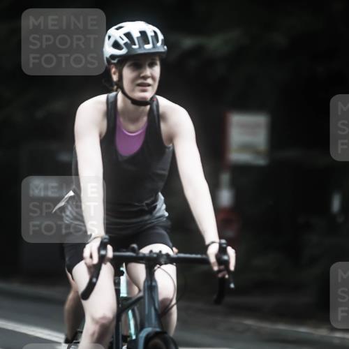 13.09.2026 - Stadtparktriathlon H.Heesch http://msf.ph/oto/10321653 13.09.2026 13:07:11 Radfahren 1115, 1146, 1263, 1300, 1317, 1360, 1381, 1414 meine-sportfotos.de