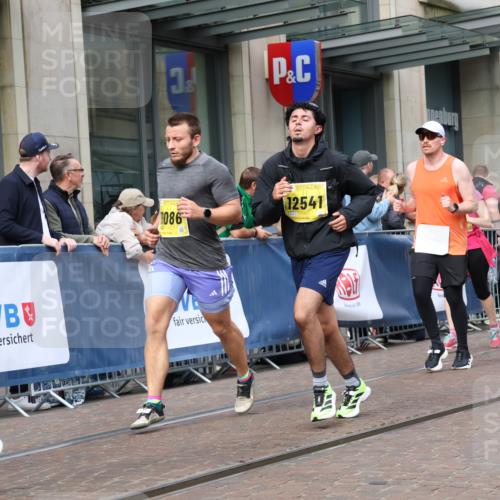 13.09.2026 - 21. swb-Marathon Bremen Strokosch-Dieckow http://msf.ph/oto/10321663 13.09.2026 10:59:11 Ziel 10147, 10377, 10492, 10745, 10922, 11151, 11207, 11500, 11519, 11594, 11873, 12267, 12295, 12481, 12527, 12537, 12541, 10254, 10383, 10415, 10427, 10477, 10668, 10787, 10794, 10843, 11034, 11086, 11125, 11267, 11278, 11301, 11302, 11602, 11913, 12015, 12118, 12127, 12130, 12131, 12176, 12200, 12271, 12297, 12414, 12541 meine-sportfotos.de