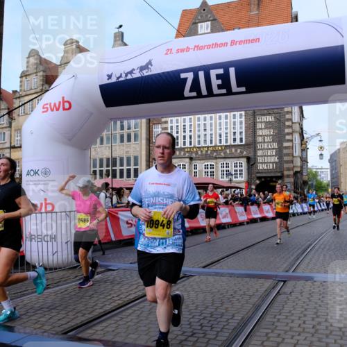 13.09.2026 - 21. swb-Marathon Bremen Tim E. http://msf.ph/oto/10321667 13.09.2026 10:59:06 Ziel 10254, 10485, 10787, 10794, 10832, 10948, 11030, 11228, 11267, 11278, 11488, 11743, 12130, 12176, 12414 meine-sportfotos.de