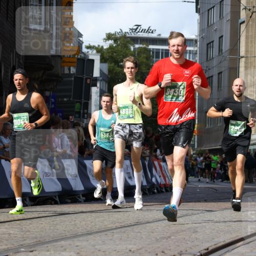 13.09.2026 - 21. swb-Marathon Bremen Strokosch-Dieckow http://msf.ph/oto/10321674 13.09.2026 13:09:06 Ziel 715, 3110, 3276, 3330, 4033, 5377, 5517, 5696, 6842, 6906, 7064, 7121, 8555, 9240, 9411, 9702, 9867, 9906, 9911, 1241, 2291, 2909, 3197, 4895, 4898, 5383, 8759, 8830, 9866, 9904, 10044 meine-sportfotos.de
