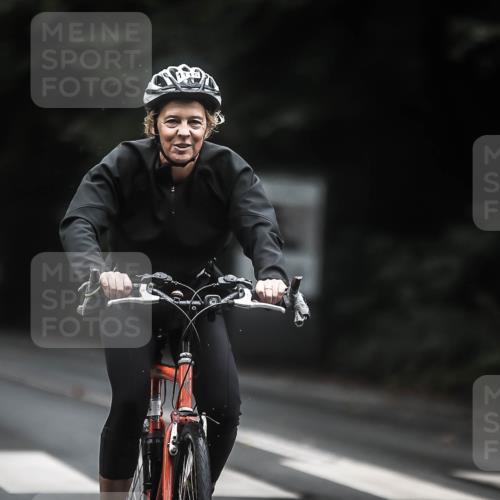 13.09.2026 - Stadtparktriathlon H.Heesch http://msf.ph/oto/10321677 13.09.2026 13:07:18 Radfahren 1115, 1203, 1219, 1383 meine-sportfotos.de