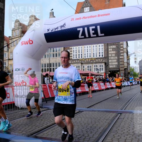 13.09.2026 - 21. swb-Marathon Bremen Tim E. http://msf.ph/oto/10321681 13.09.2026 10:59:06 Ziel 10254, 10485, 10787, 10794, 10832, 10948, 11030, 11228, 11267, 11278, 11488, 11743, 12130, 12176, 12414 meine-sportfotos.de