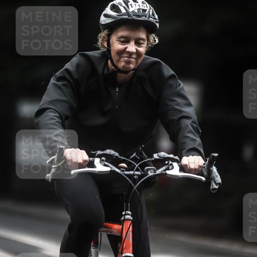 13.09.2026 - Stadtparktriathlon H.Heesch http://msf.ph/oto/10321699 13.09.2026 13:07:18 Radfahren 1115, 1203, 1219, 1383 meine-sportfotos.de