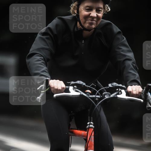 13.09.2026 - Stadtparktriathlon H.Heesch http://msf.ph/oto/10321702 13.09.2026 13:07:18 Radfahren 1115, 1203, 1219, 1383 meine-sportfotos.de