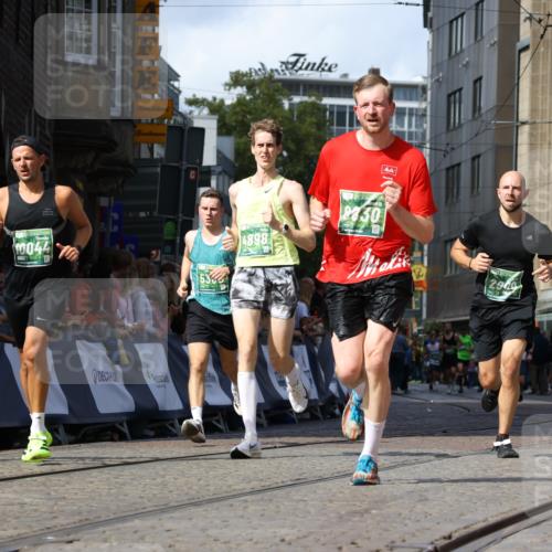 13.09.2026 - 21. swb-Marathon Bremen Strokosch-Dieckow http://msf.ph/oto/10321703 13.09.2026 13:09:06 Ziel 715, 3110, 3276, 3330, 4033, 5377, 5517, 5696, 6842, 6906, 7064, 7121, 8555, 9240, 9411, 9702, 9867, 9906, 9911, 1241, 2291, 2909, 3197, 4895, 4898, 5383, 8759, 8830, 9866, 9904, 10044 meine-sportfotos.de
