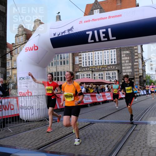 13.09.2026 - 21. swb-Marathon Bremen Tim E. http://msf.ph/oto/10321724 13.09.2026 10:59:08 Ziel 10254, 10383, 10485, 10787, 10794, 10832, 10843, 10948, 11034, 11228, 11267, 11278, 11488, 11743, 12130, 12131, 12176, 12271, 12414 meine-sportfotos.de