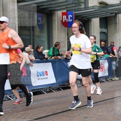 13.09.2026 - 21. swb-Marathon Bremen Strokosch-Dieckow http://msf.ph/oto/10321767 13.09.2026 10:59:12 Ziel 10147, 10377, 10492, 10745, 10922, 11151, 11207, 11500, 11519, 11594, 11873, 12267, 12295, 12481, 12527, 12537, 10254, 10383, 10415, 10427, 10477, 10492, 10668, 10787, 10794, 10843, 11034, 11086, 11125, 11267, 11278, 11301, 11302, 11602, 11913, 12015, 12118, 12127, 12130, 12131, 12176, 12200, 12271, 12297, 12414, 12541 meine-sportfotos.de