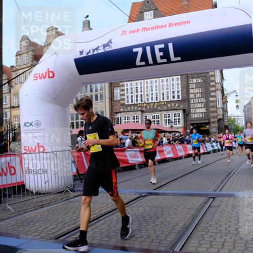 13.09.2026 - 21. swb-Marathon Bremen Tim E. http://msf.ph/oto/10321814 13.09.2026 10:59:09 Ziel 10254, 10383, 10477, 10485, 10787, 10794, 10832, 10843, 10948, 11034, 11228, 11267, 11278, 11488, 11602, 11743, 12127, 12130, 12131, 12176, 12271, 12414 meine-sportfotos.de