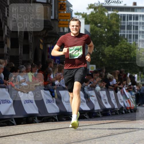 13.09.2026 - 21. swb-Marathon Bremen Strokosch-Dieckow http://msf.ph/oto/10321868 13.09.2026 13:09:12 Ziel 1925, 3110, 3330, 4033, 4384, 5377, 5517, 5636, 5696, 6906, 7262, 8555, 9240, 9411, 9702, 9867, 9906, 9911, 1034, 1241, 3197, 4895, 5111, 8759, 9789, 9866, 9904 meine-sportfotos.de