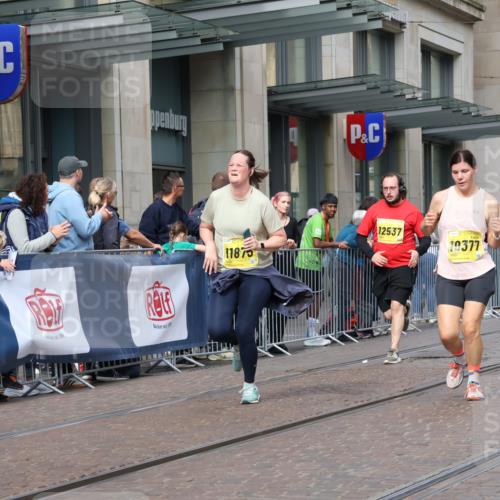 13.09.2026 - 21. swb-Marathon Bremen Strokosch-Dieckow http://msf.ph/oto/10321874 13.09.2026 10:59:18 Ziel 10147, 10355, 10377, 10669, 10745, 10922, 10928, 10929, 11056, 11089, 11151, 11194, 11207, 11419, 11501, 11519, 11594, 11803, 11873, 12138, 12295, 12480, 12481, 12527, 10383, 10415, 10427, 10477, 10492, 10668, 10843, 11034, 11086, 11125, 11301, 11302, 11500, 11602, 11913, 12015, 12118, 12127, 12131, 12200, 12267, 12271, 12297, 12537, 12541 meine-sportfotos.de