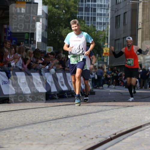 13.09.2026 - 21. swb-Marathon Bremen Strokosch-Dieckow http://msf.ph/oto/10321913 13.09.2026 13:09:15 Ziel 1925, 2287, 3110, 3330, 4384, 5517, 5636, 5696, 6906, 7262, 8120, 8555, 9240, 9411, 9702, 9867, 9906, 9911, 1034, 3197, 4895, 5111, 6652, 8759, 9789, 9866 meine-sportfotos.de
