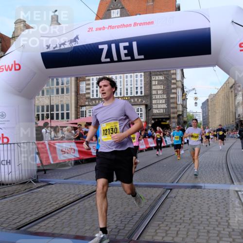 13.09.2026 - 21. swb-Marathon Bremen Tim E. http://msf.ph/oto/10321917 13.09.2026 10:59:12 Ziel 10254, 10383, 10427, 10477, 10485, 10787, 10794, 10832, 10843, 10948, 11034, 11228, 11267, 11278, 11488, 11602, 12015, 12127, 12130, 12131, 12176, 12271, 12297, 12414 meine-sportfotos.de