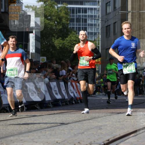 13.09.2026 - 21. swb-Marathon Bremen Strokosch-Dieckow http://msf.ph/oto/10321991 13.09.2026 13:09:17 Ziel 1925, 2287, 3110, 3330, 4384, 5517, 5636, 5696, 6906, 7262, 8120, 9240, 9867, 9906, 9911, 1034, 3197, 4895, 5111, 6652, 8759, 9789, 9866 meine-sportfotos.de