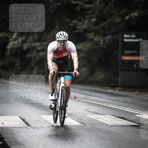 13.09.2026 - Stadtparktriathlon H.Heesch http://msf.ph/oto/10321994 13.09.2026 11:58:39 Radfahren 802, 864, 877, 888, 894, 1051 meine-sportfotos.de