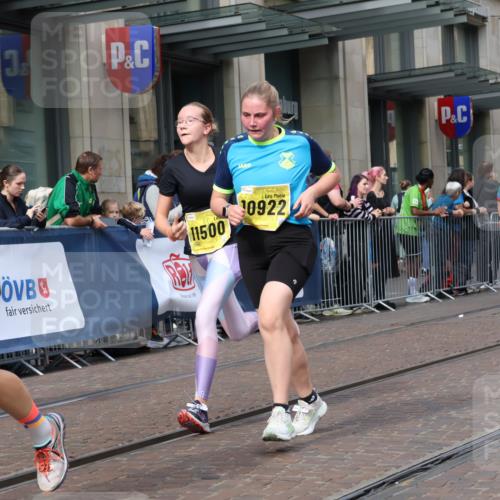 13.09.2026 - 21. swb-Marathon Bremen Strokosch-Dieckow http://msf.ph/oto/10322020 13.09.2026 10:59:20 Ziel 10147, 10236, 10355, 10377, 10669, 10745, 10922, 10928, 10929, 11054, 11056, 11089, 11151, 11194, 11207, 11419, 11501, 11519, 11594, 11803, 11873, 12138, 12242, 12243, 12295, 12480, 12481, 12527, 10377, 10383, 10415, 10427, 10477, 10492, 10668, 10843, 11034, 11086, 11125, 11301, 11302, 11500, 11602, 11873, 11913, 12015, 12118, 12127, 12200, 12267, 12297, 12537, 12541 meine-sportfotos.de