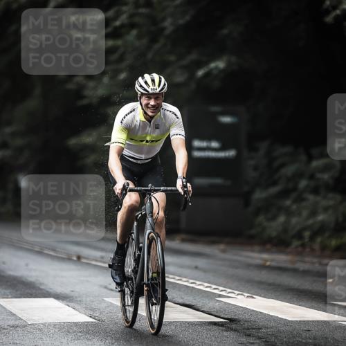 13.09.2026 - Stadtparktriathlon H.Heesch http://msf.ph/oto/10322029 13.09.2026 11:58:43 Radfahren 864, 886, 888, 894, 980 meine-sportfotos.de