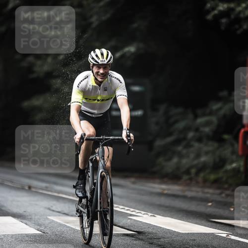 13.09.2026 - Stadtparktriathlon H.Heesch http://msf.ph/oto/10322035 13.09.2026 11:58:43 Radfahren 864, 886, 888, 894, 980 meine-sportfotos.de