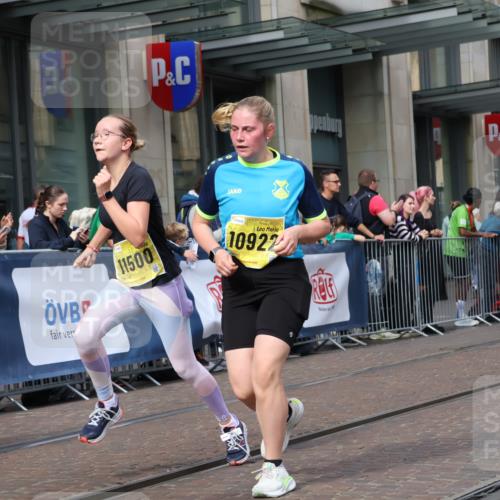 13.09.2026 - 21. swb-Marathon Bremen Strokosch-Dieckow http://msf.ph/oto/10322038 13.09.2026 10:59:20 Ziel 10147, 10236, 10355, 10377, 10669, 10745, 10922, 10928, 10929, 11054, 11056, 11089, 11151, 11194, 11207, 11419, 11501, 11519, 11594, 11803, 11873, 12138, 12242, 12243, 12295, 12480, 12481, 12527, 10377, 10383, 10415, 10427, 10477, 10492, 10668, 10843, 11034, 11086, 11125, 11301, 11302, 11500, 11602, 11873, 11913, 12015, 12118, 12127, 12200, 12267, 12297, 12537, 12541 meine-sportfotos.de