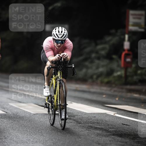 13.09.2026 - Stadtparktriathlon H.Heesch http://msf.ph/oto/10322100 13.09.2026 11:58:49 Radfahren 823, 864, 886, 980 meine-sportfotos.de