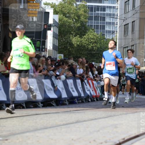 13.09.2026 - 21. swb-Marathon Bremen Strokosch-Dieckow http://msf.ph/oto/10322101 13.09.2026 13:09:21 Ziel 1925, 2287, 2291, 2909, 3330, 4384, 4898, 5383, 5517, 5636, 5696, 6906, 7262, 8120, 8830, 9867, 9906, 9911, 10044, 1034, 4473, 5111, 6652, 9789 meine-sportfotos.de