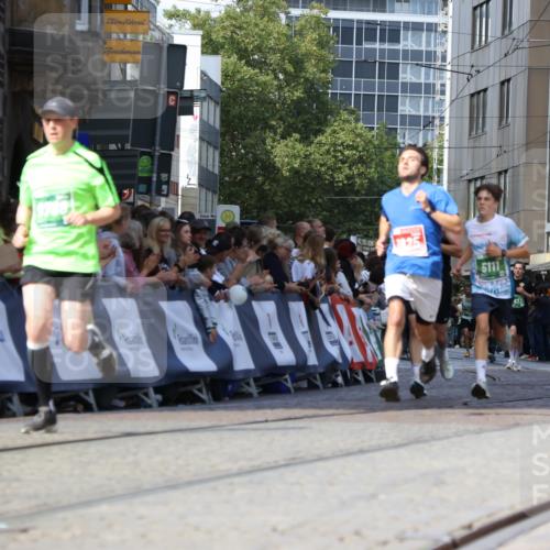 13.09.2026 - 21. swb-Marathon Bremen Strokosch-Dieckow http://msf.ph/oto/10322117 13.09.2026 13:09:21 Ziel 1925, 2287, 2291, 2909, 3330, 4384, 4898, 5383, 5517, 5636, 5696, 6906, 7262, 8120, 8830, 9867, 9906, 9911, 10044, 1034, 4473, 5111, 6652, 9789 meine-sportfotos.de