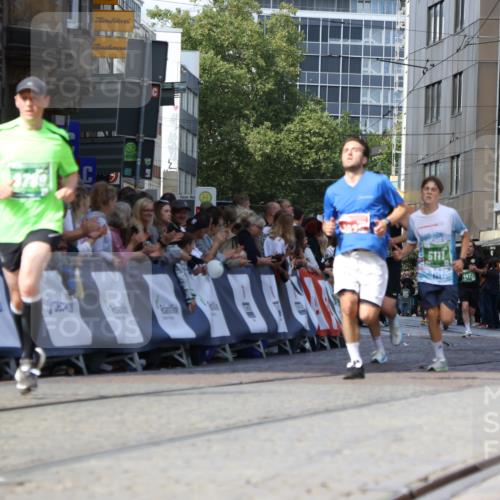 13.09.2026 - 21. swb-Marathon Bremen Strokosch-Dieckow http://msf.ph/oto/10322147 13.09.2026 13:09:21 Ziel 1925, 2287, 2291, 2909, 3330, 4384, 4898, 5383, 5517, 5636, 5696, 6906, 7262, 8120, 8830, 9867, 9906, 9911, 10044, 1034, 4473, 5111, 6652, 9789 meine-sportfotos.de