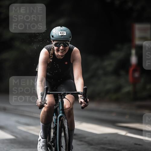13.09.2026 - Stadtparktriathlon H.Heesch http://msf.ph/oto/10322156 13.09.2026 11:58:55 Radfahren 823, 886, 980 meine-sportfotos.de
