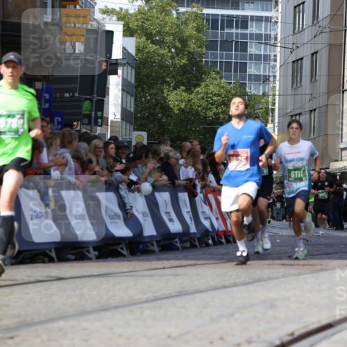 13.09.2026 - 21. swb-Marathon Bremen Strokosch-Dieckow http://msf.ph/oto/10322161 13.09.2026 13:09:21 Ziel 1925, 2287, 2291, 2909, 3330, 4384, 4898, 5383, 5517, 5636, 5696, 6906, 7262, 8120, 8830, 9867, 9906, 9911, 10044, 1034, 4473, 5111, 6652, 9789 meine-sportfotos.de