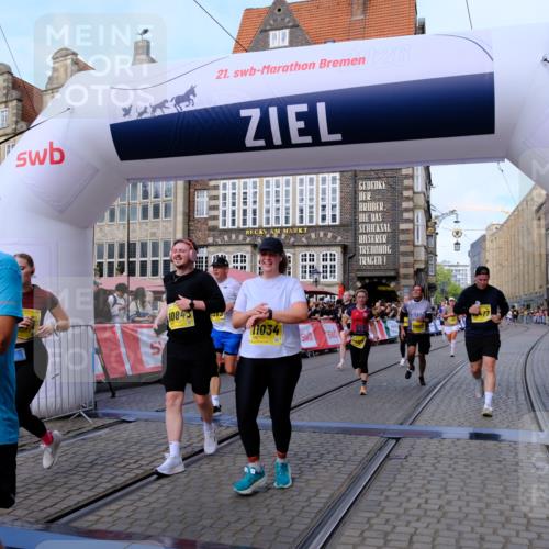 13.09.2026 - 21. swb-Marathon Bremen Tim E. http://msf.ph/oto/10322186 13.09.2026 10:59:16 Ziel 10254, 10383, 10415, 10427, 10477, 10485, 10787, 10794, 10832, 10843, 10948, 11034, 11267, 11278, 11602, 11913, 12015, 12127, 12130, 12131, 12176, 12271, 12297, 12414 meine-sportfotos.de
