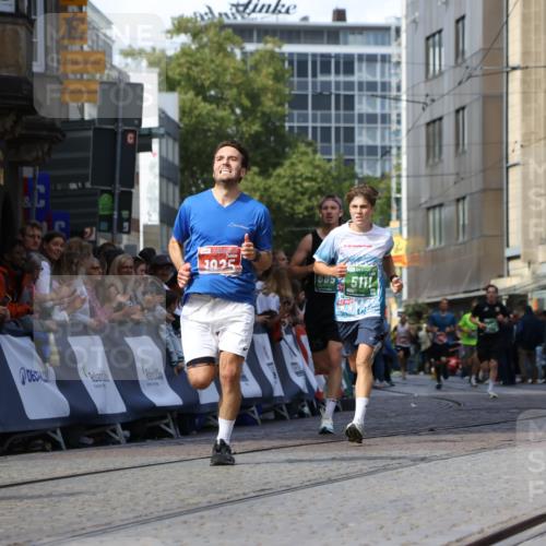 13.09.2026 - 21. swb-Marathon Bremen Strokosch-Dieckow http://msf.ph/oto/10322190 13.09.2026 13:09:22 Ziel 1925, 2287, 2291, 2909, 3330, 4384, 4898, 5383, 5517, 5636, 5696, 6906, 7262, 8120, 8830, 9906, 9911, 10044, 4473, 5111, 6652, 9789 meine-sportfotos.de