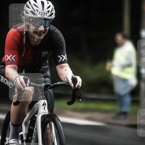 13.09.2026 - Stadtparktriathlon H.Heesch http://msf.ph/oto/10322207 13.09.2026 13:07:54 Radfahren 1221, 1249, 1400, 1418, 1428 meine-sportfotos.de
