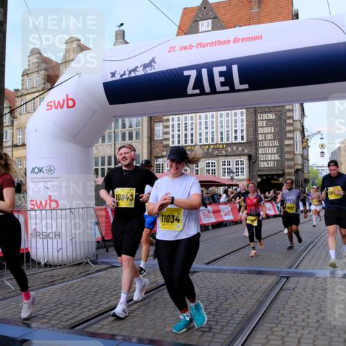 13.09.2026 - 21. swb-Marathon Bremen Tim E. http://msf.ph/oto/10322226 13.09.2026 10:59:17 Ziel 10254, 10383, 10415, 10427, 10477, 10485, 10668, 10787, 10794, 10832, 10843, 10948, 11034, 11267, 11278, 11602, 11913, 12015, 12127, 12130, 12131, 12176, 12200, 12271, 12297, 12414 meine-sportfotos.de