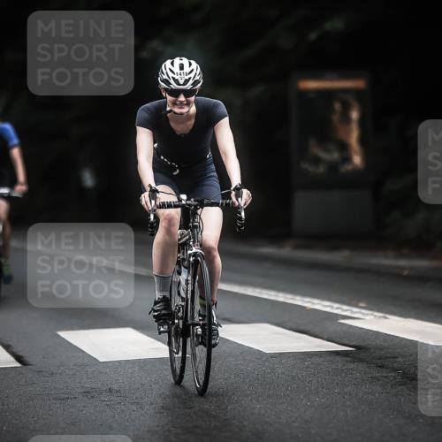 13.09.2026 - Stadtparktriathlon H.Heesch http://msf.ph/oto/10322255 13.09.2026 13:08:00 Radfahren 1303, 1400, 1418 meine-sportfotos.de