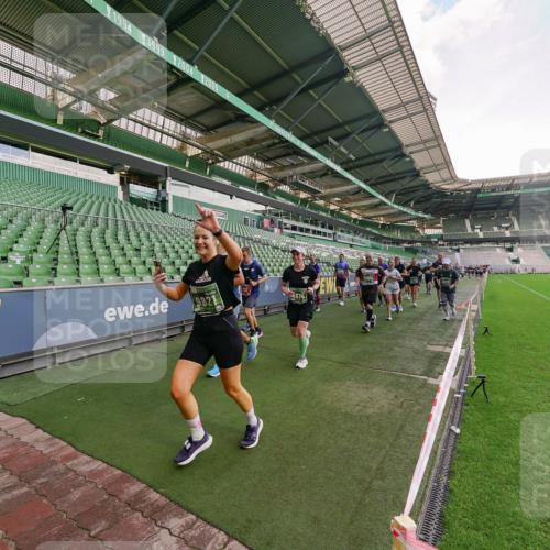13.09.2026 - 21. swb-Marathon Bremen Michael Burmester http://msf.ph/oto/10322266 13.09.2026 13:23:20 Laufen im Stadion 128, 137, 160, 182, 211, 324, 343, 434, 533, 571, 609, 708, 721, 743, 892, 1157, 1178, 1259, 1273, 1331, 1417, 1597, 1598, 1657, 1669, 1691, 1746, 1788, 1883, 1944, 2213, 2252, 2286, 2290, 2433, 2445, 2465, 2475, 2495, 2503, 2504, 2526, 2619, 2632, 2660, 2685, 2711, 2768, 2936, 2964, 2968, 3252, 3282, 3288, 3289, 3292, 3312, 3347, 3351, 3364, 3395, 3423, 3447, 3505, 3530, 3559, 3682, 3727, 3770, 3784, 3819, 4020, 4054, 4231, 4406, 4407, 4431, 4466, 4467, 4584, 1506 meine-sportfotos.de