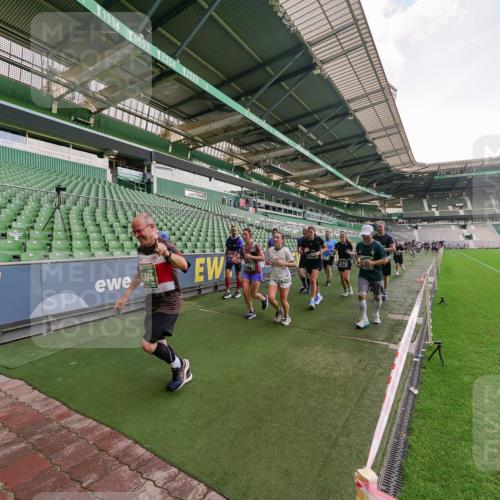 13.09.2026 - 21. swb-Marathon Bremen Michael Burmester http://msf.ph/oto/10322290 13.09.2026 13:23:22 Laufen im Stadion 137, 160, 182, 211, 324, 343, 434, 533, 571, 609, 708, 721, 739, 743, 892, 1157, 1178, 1259, 1273, 1331, 1597, 1598, 1657, 1669, 1691, 1746, 1788, 1883, 1944, 2213, 2252, 2286, 2290, 2433, 2445, 2465, 2475, 2495, 2503, 2504, 2526, 2619, 2632, 2660, 2685, 2711, 2768, 2936, 2964, 2968, 3252, 3282, 3288, 3289, 3292, 3312, 3347, 3351, 3364, 3395, 3423, 3447, 3505, 3530, 3559, 3682, 3727, 3770, 3784, 3819, 4020, 4054, 4231, 4406, 4407, 4431, 4466, 4467, 4584, 1506 meine-sportfotos.de