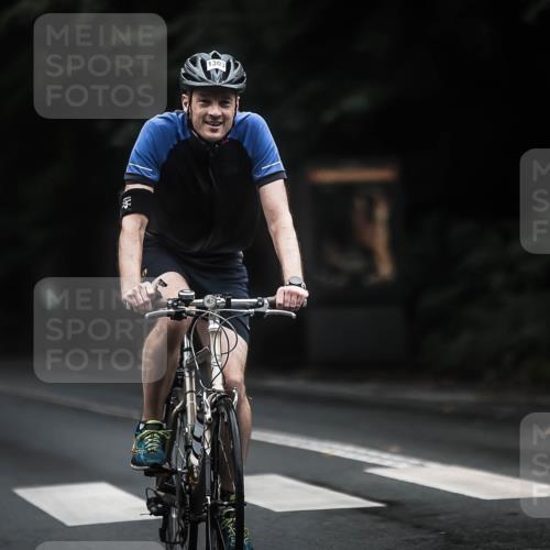13.09.2026 - Stadtparktriathlon H.Heesch http://msf.ph/oto/10322292 13.09.2026 13:08:03 Radfahren 1303, 1418 meine-sportfotos.de