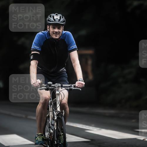 13.09.2026 - Stadtparktriathlon H.Heesch http://msf.ph/oto/10322298 13.09.2026 13:08:03 Radfahren 1303, 1418 meine-sportfotos.de