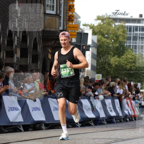 13.09.2026 - 21. swb-Marathon Bremen Strokosch-Dieckow http://msf.ph/oto/10322311 13.09.2026 13:09:26 Ziel 1241, 1925, 2287, 2291, 2909, 4384, 4898, 5383, 5636, 7262, 8120, 8830, 9904, 10044, 195, 4473, 4782, 6652 meine-sportfotos.de