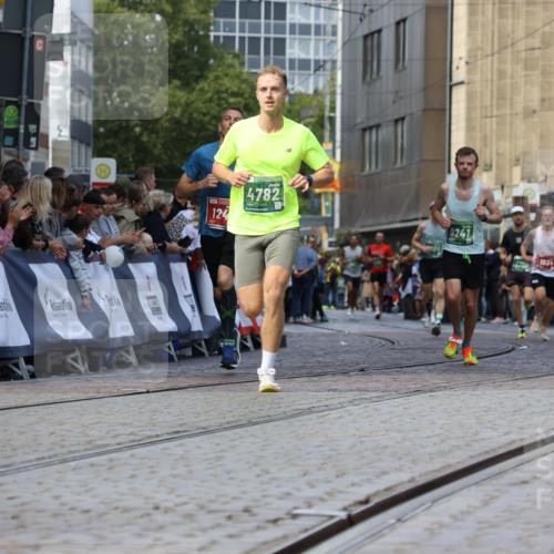 13.09.2026 - 21. swb-Marathon Bremen Strokosch-Dieckow http://msf.ph/oto/10322387 13.09.2026 13:09:36 Ziel 1034, 1241, 2291, 2909, 3197, 4895, 4898, 5111, 5383, 8759, 8830, 9789, 9866, 9904, 10044, 195, 567, 1723, 1975, 2750, 4782, 9241, 9277, 9804 meine-sportfotos.de