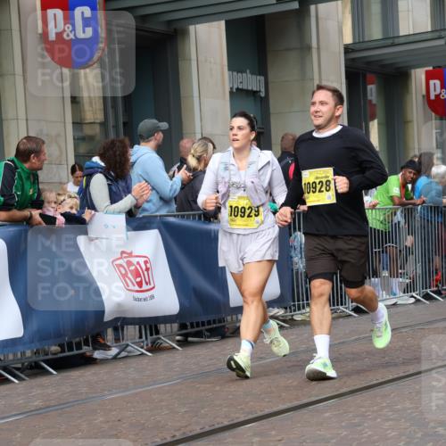 13.09.2026 - 21. swb-Marathon Bremen Strokosch-Dieckow http://msf.ph/oto/10322401 13.09.2026 10:59:33 Ziel 10175, 10236, 10355, 10669, 10691, 10867, 10928, 10929, 11054, 11056, 11071, 11089, 11158, 11159, 11160, 11194, 11250, 11259, 11419, 11427, 11445, 11453, 11501, 11528, 11637, 11803, 11879, 11904, 12138, 12238, 12239, 12242, 12243, 12388, 12480, 12527, 10147, 10377, 10492, 10745, 10922, 11086, 11125, 11151, 11207, 11301, 11302, 11500, 11519, 11594, 11873, 12118, 12267, 12295, 12481, 12537, 12541 meine-sportfotos.de