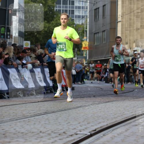 13.09.2026 - 21. swb-Marathon Bremen Strokosch-Dieckow http://msf.ph/oto/10322416 13.09.2026 13:09:36 Ziel 1034, 1241, 2291, 2909, 3197, 4895, 4898, 5111, 5383, 8759, 8830, 9789, 9866, 9904, 10044, 195, 567, 1723, 1975, 2750, 4782, 9241, 9277, 9804 meine-sportfotos.de