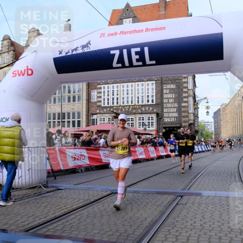 13.09.2026 - 21. swb-Marathon Bremen Tim E. http://msf.ph/oto/10322429 13.09.2026 10:59:21 Ziel 10383, 10415, 10427, 10477, 10668, 10787, 10843, 11034, 11267, 11278, 11602, 11913, 12015, 12118, 12127, 12130, 12131, 12200, 12271, 12297, 12414 meine-sportfotos.de